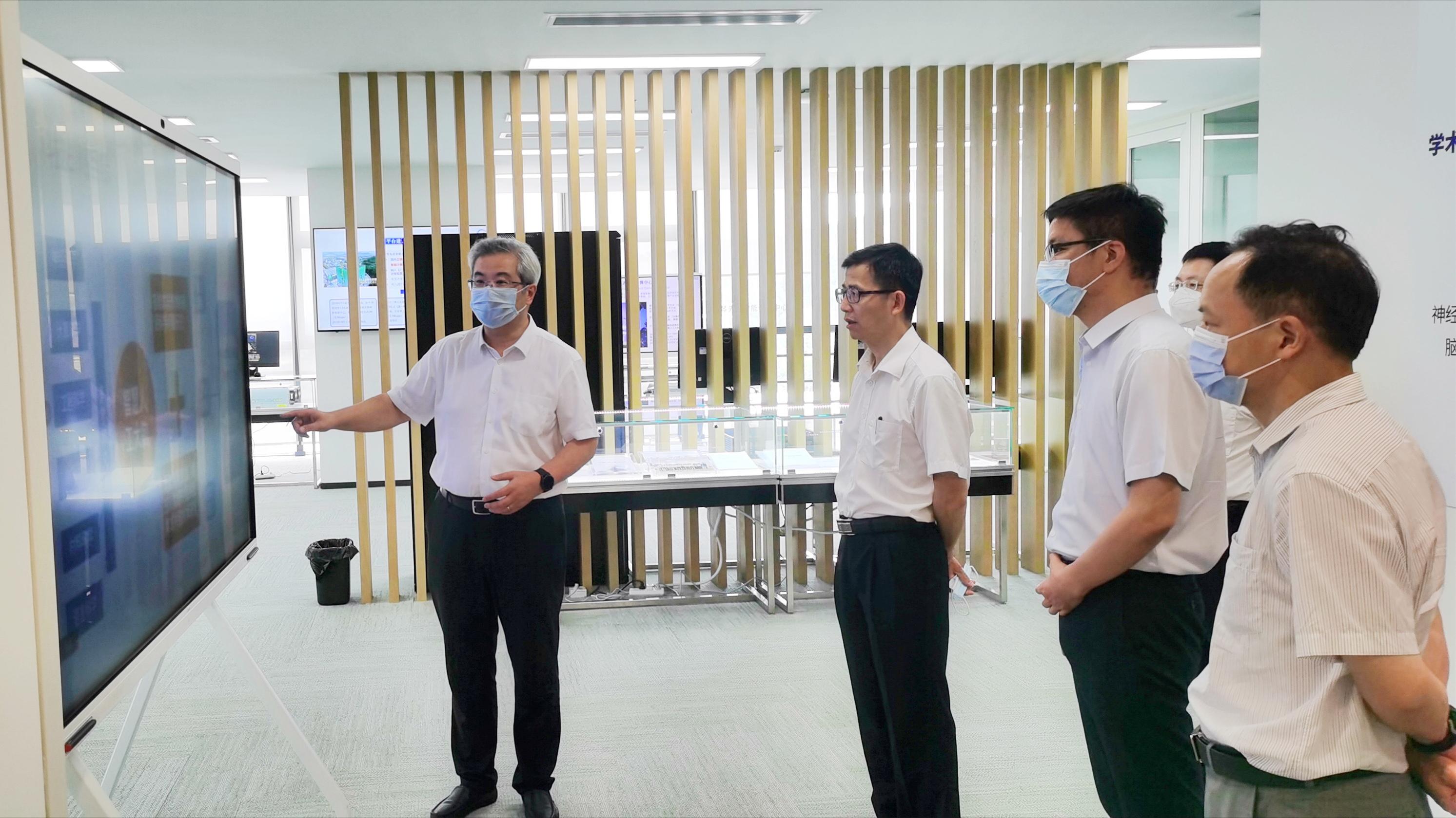 省科技廳吳世文副廳長率隊考察廣東省智能院