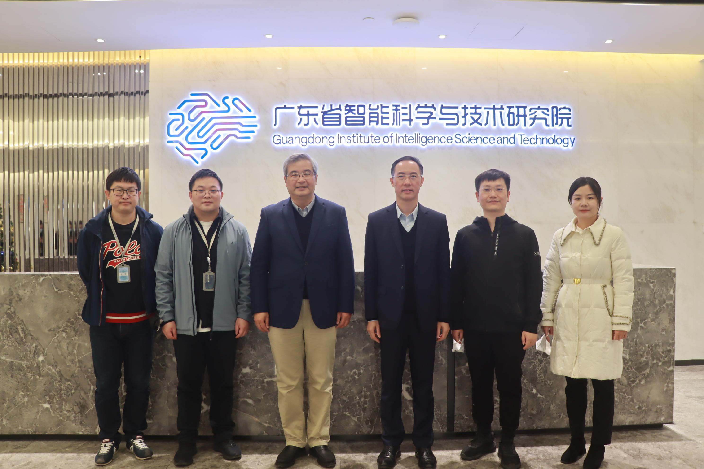 市人力資源和社會(huì)保障局全冠副局長(zhǎng)一行蒞臨智能院調(diào)研指導(dǎo)工作