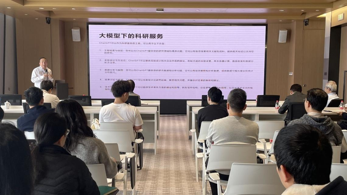 哈爾濱劍橋?qū)W院外籍教授、雙創(chuàng)中心主任張福波老師應(yīng)邀為我院師生作學(xué)術(shù)報(bào)告
