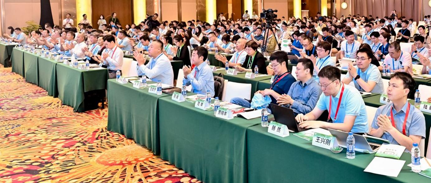 YEF2025盛大開幕：千位青年精英齊聚，“智辟新徑”開創(chuàng)未來新篇章